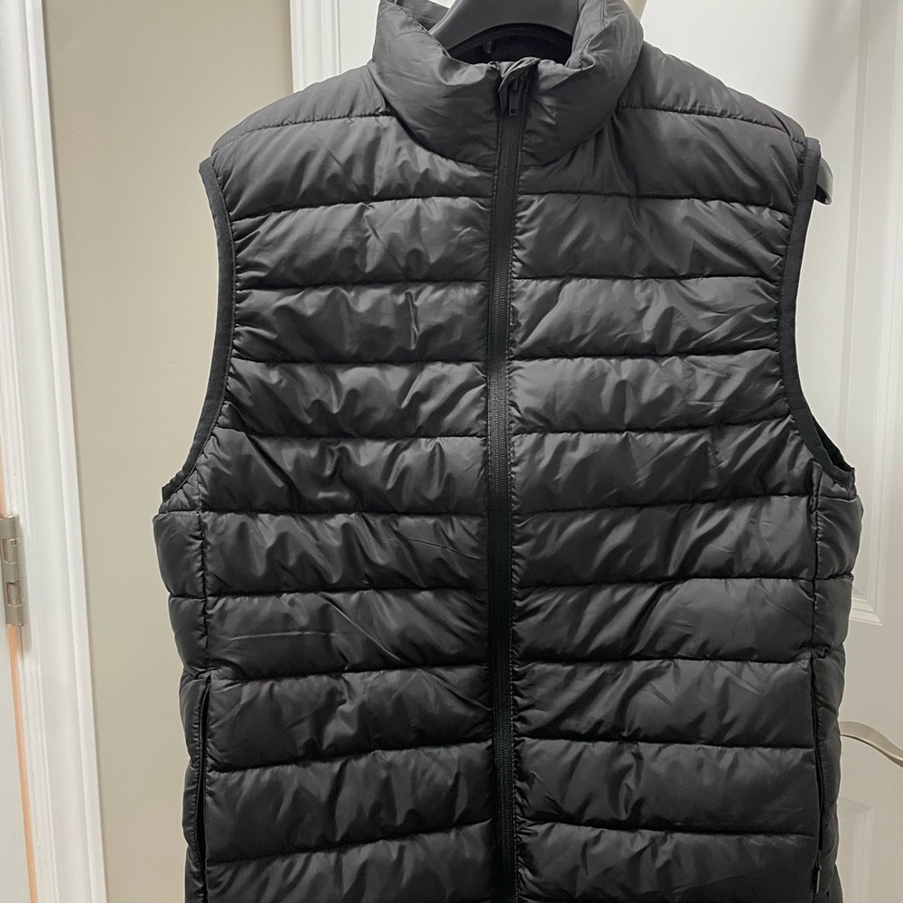 H&M Men's Quilted Puffer Vest in Black